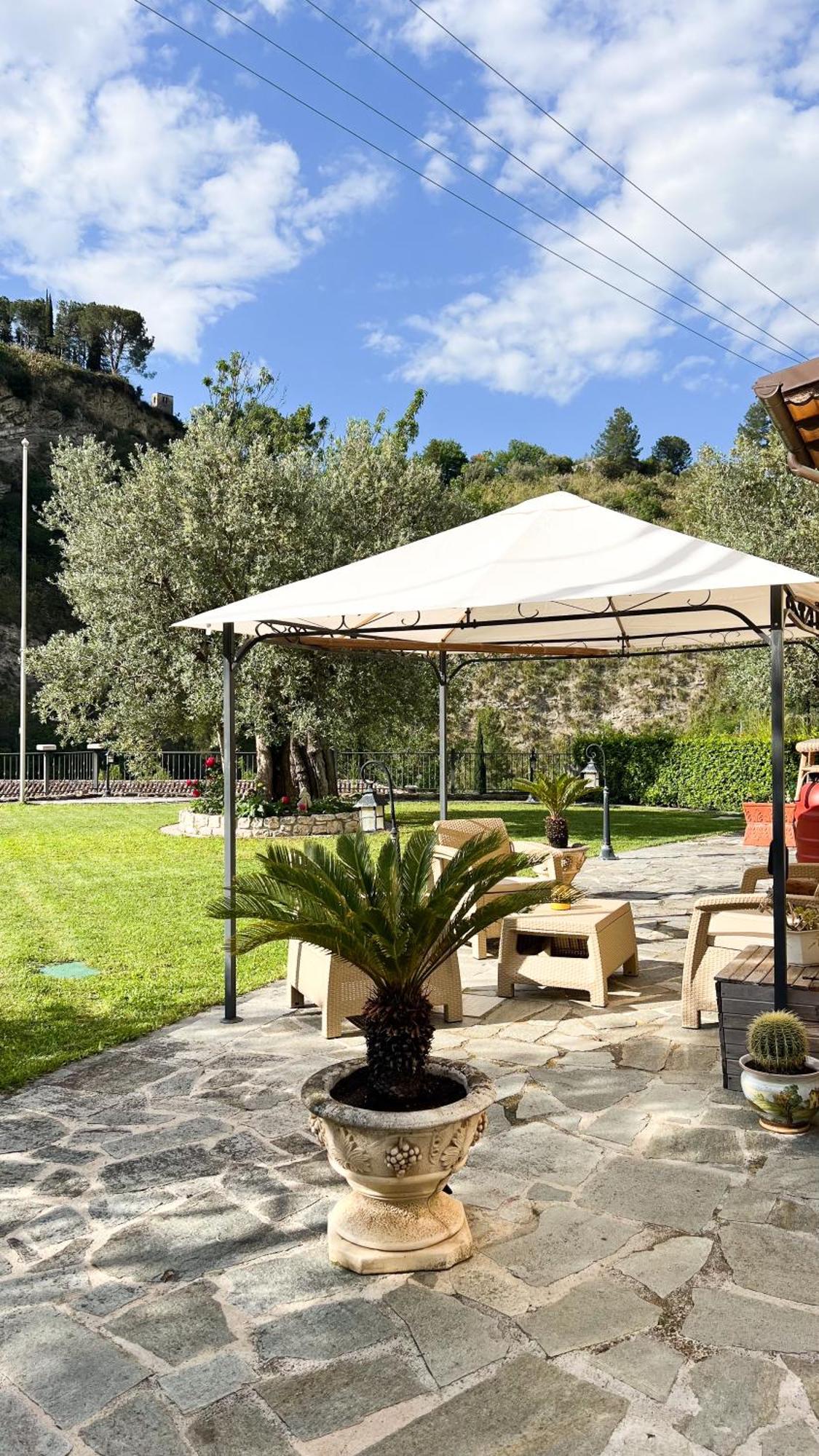 Giardino Sul Fiume A 10 Min Da Piazza Del Popolo Con Parcheggio Privato E Giardino Vista Fiume Ascoli Piceno Exterior foto